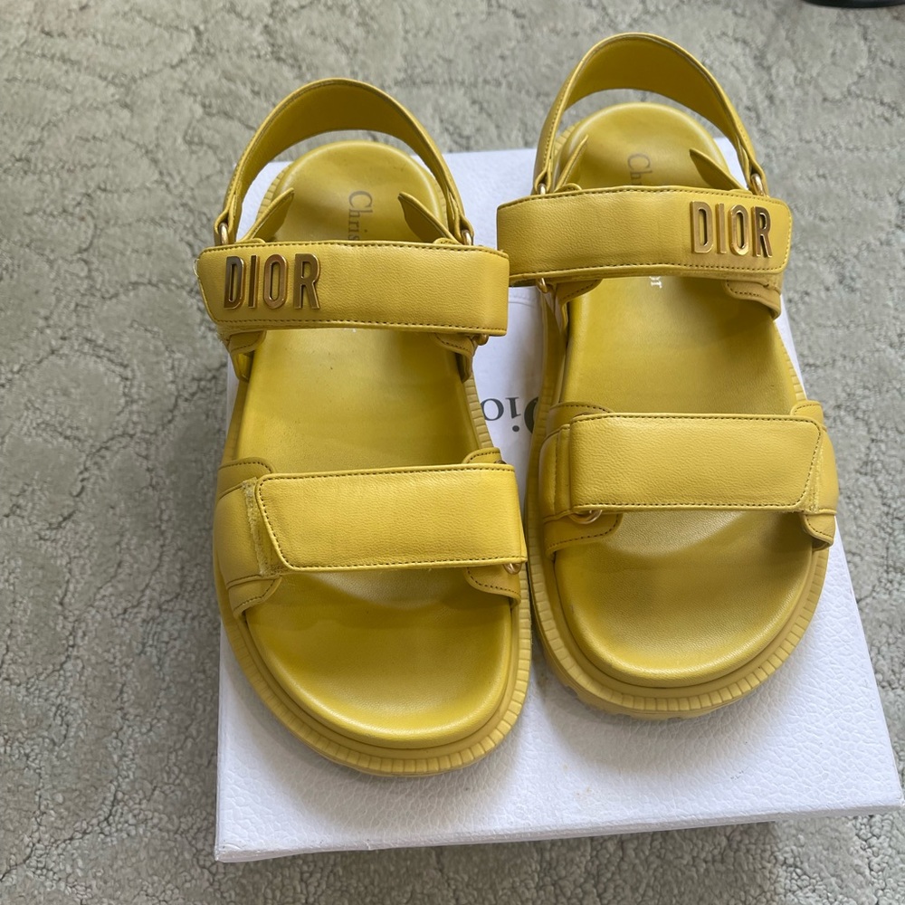 Women dioract sandal leather